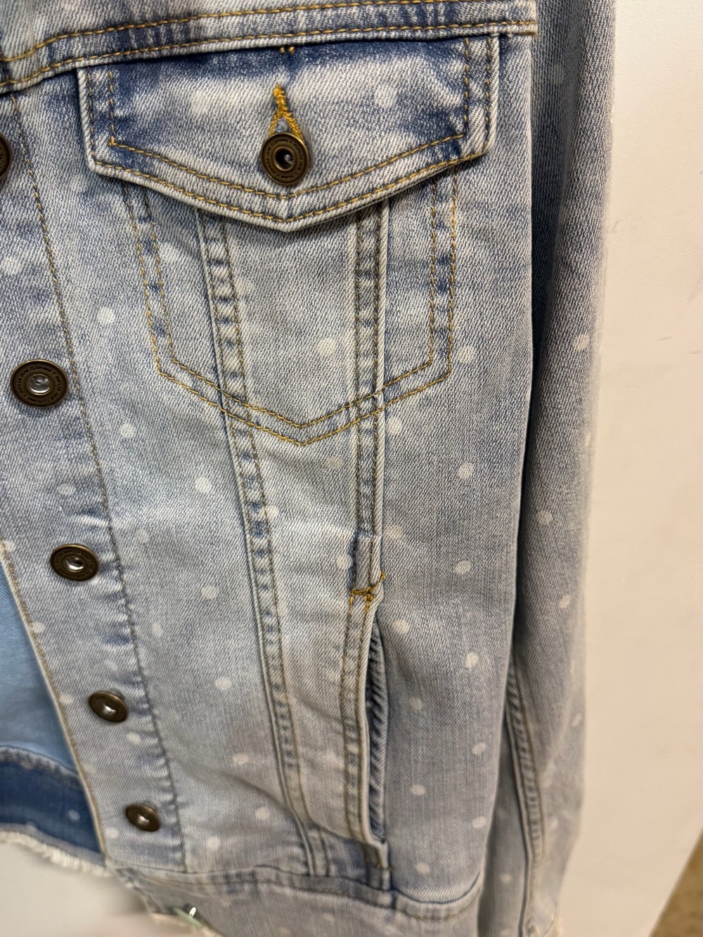 Matilda Jane Women's Matilda Jane Women's Light Wash Polka Dot Denim Jean Jacket - Picture 6 of 10